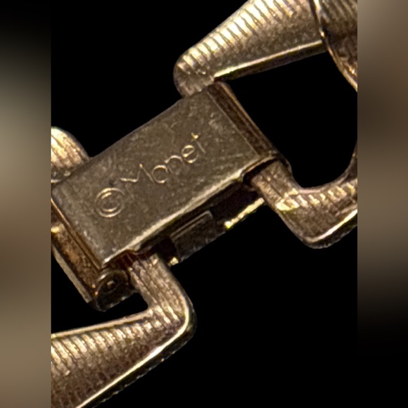 VINTAGE MONET GOLD PLATED NECKLACE ESTATE JEWELRY - Picture 5 of 10